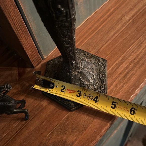 Antique silver plated Fluted Dutch Scene Vase with hexagon base - Picture 10 of 10